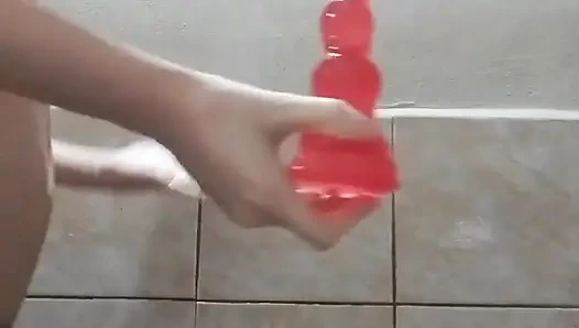 Это видео, когда мне было 18 лет, когда я ввел размер L, анальный плаг в первый раз