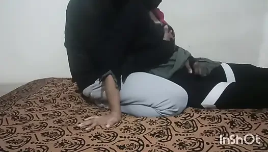 Meena Bhabhi наслаждается романтическим сексом с другом мужа
