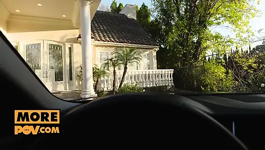 POV - грудастая трах-крошка Квинн Уайлд принимает хуй глубоко