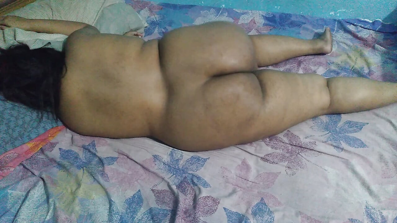 Hot Indian Stepaunty Has Dangerous Romance with Housebreaker at Home
