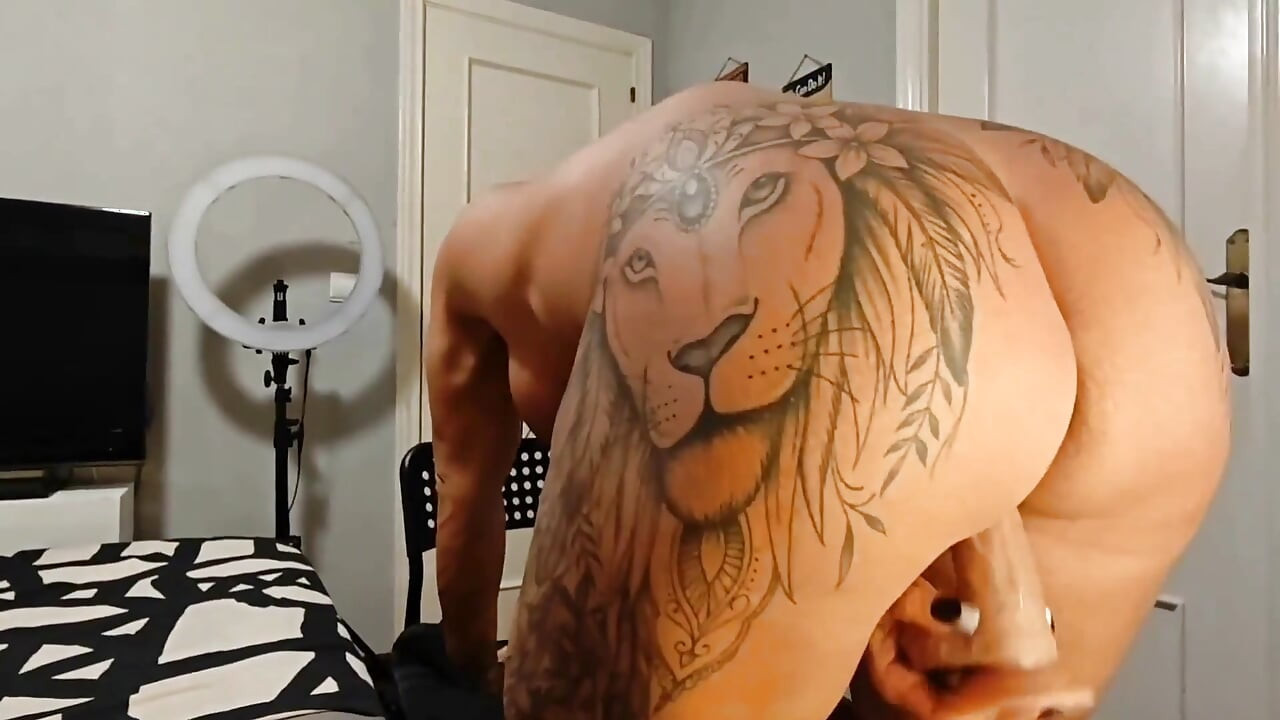 मैं लंड को गर्म करने वाली सबसे बड़ी कुतिया हूं