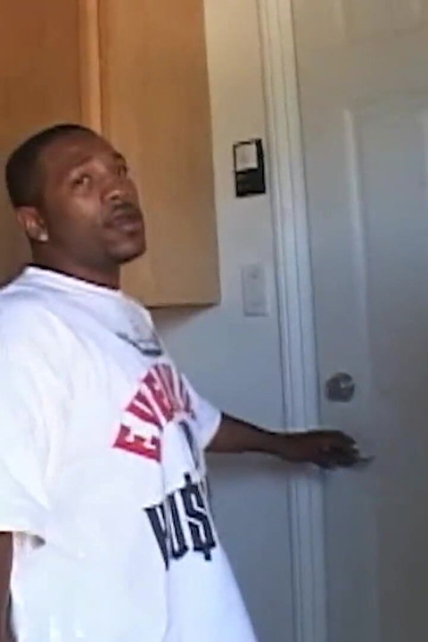 Belleza cautivadora con tetas pequeñas es recogida para una perforación salvaje por una gruesa bbc