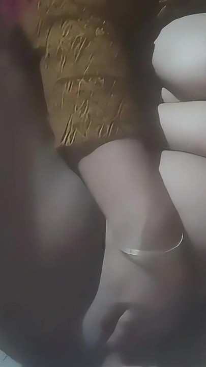 Une fille de 18 ans insatisfaite se doigte la chatte mouillée, orgasme, masturbation desi, village bengali, vidéo de sexe. | Clip 1