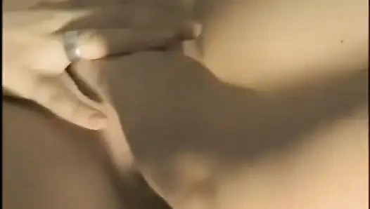 Две сексуальные телочки ублажают киску друг друга