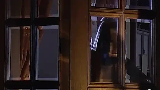 Шлюха, принимающая два члена