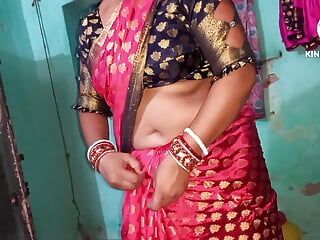 Hete sexy Bhabhi doet Sari show