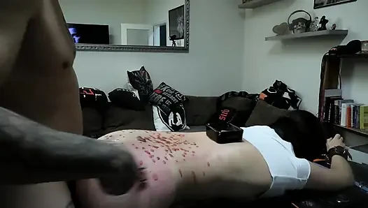Orospu her iki deliği de arkadan delip geçiyor