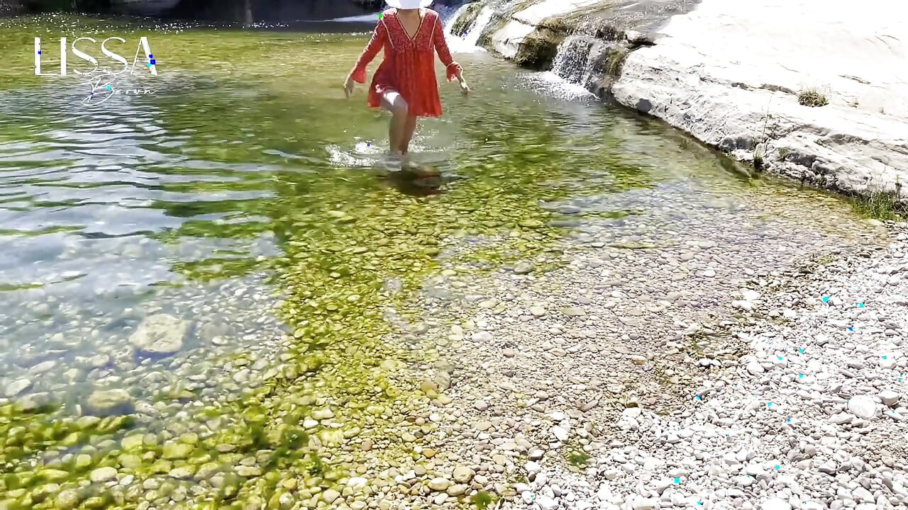 Nasses kleid im fluss + masturbation + exhibitionismus