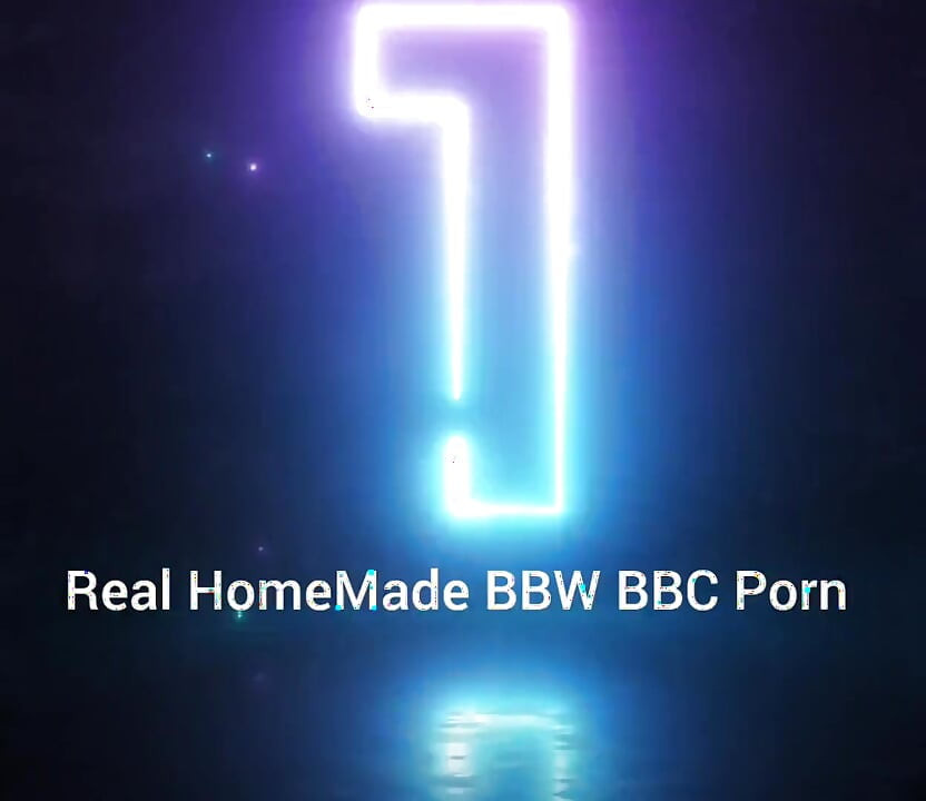 Mângâindu-mi pula tare în toaleta de la serviciu