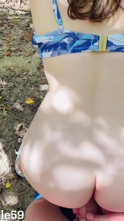 Detik ikonik dari "awek remaja berkongkek dan dikongkek oleh orang asing di pantai, seks pantai, kongkek isteri saya, isteri curang"