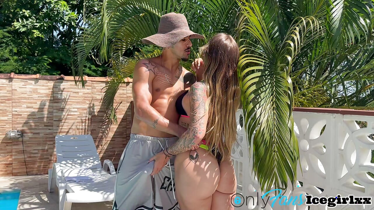 NYMPH CATCHES THE EYE OF THE GIFTED POOL CLEANER! FUCK MY PUSSY!