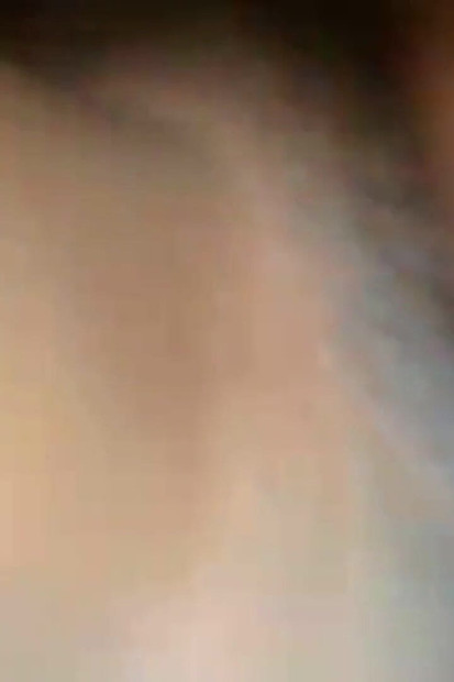 Rowena ateşli amını boşaltıyor