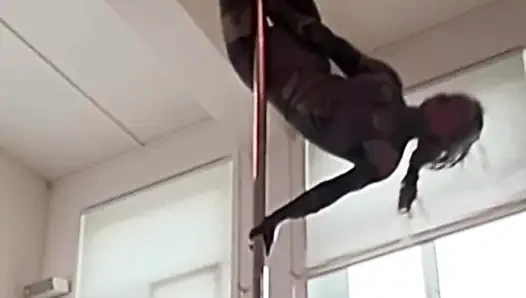 Тебе нравится мой танец для тебя?