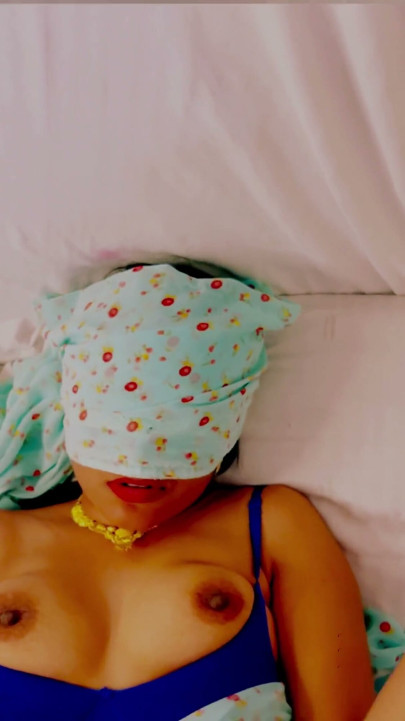 Pati ne bahu ko sasur ke sath sex karate hue pakad liya phir gandi gali dekar choda | Clip 1