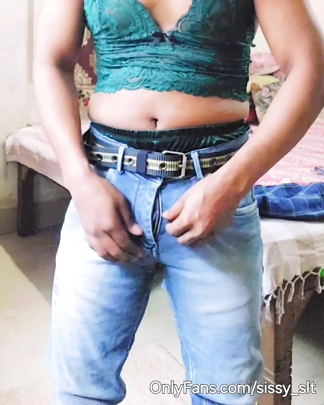 Crossdressind before going to work