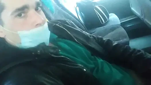HALK OTOBÜSÜNDE ORAL SEKS VE GÖĞÜSLERINI VE BÜYÜK GÖTÜNÜ TEŞHIR EDIYOR