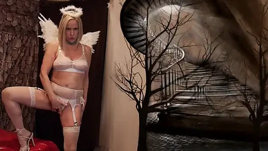 Angel Cinnamon büyük zenci yarağıyla sikişiyor