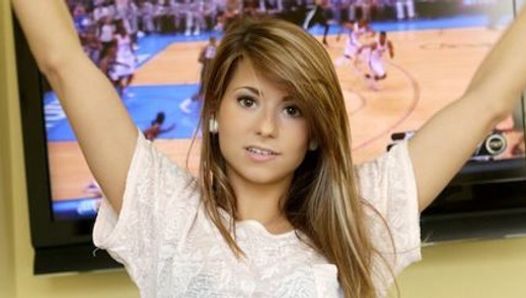 La perfetta ragazza teenager del corpo scopa il fidanzato per il cibo pov