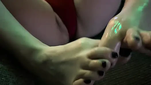 Fußfetisch-zusammenstellung mit etwas sperma auf den füßen!