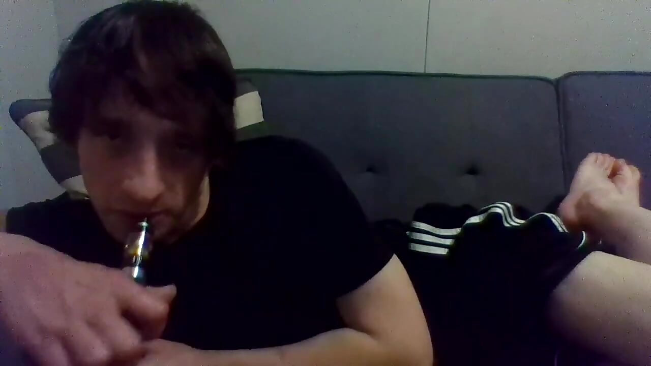 Pretty Feet and Nails, Vaping