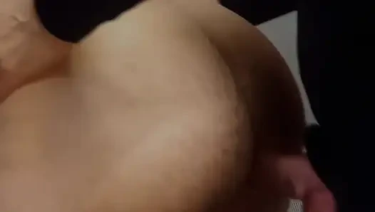 Ее сюрприз с большим страпоном он начинается нежно, заканчивается интенсивным, 28 см глубокого анального исследования