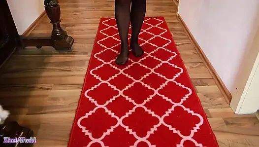 ASMR нейлон прохаживается по ковру - ступни в чулках и мягкий шаг звучит