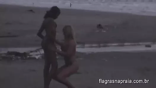 Das erste mal meiner frau mit einer anderen frau am strand