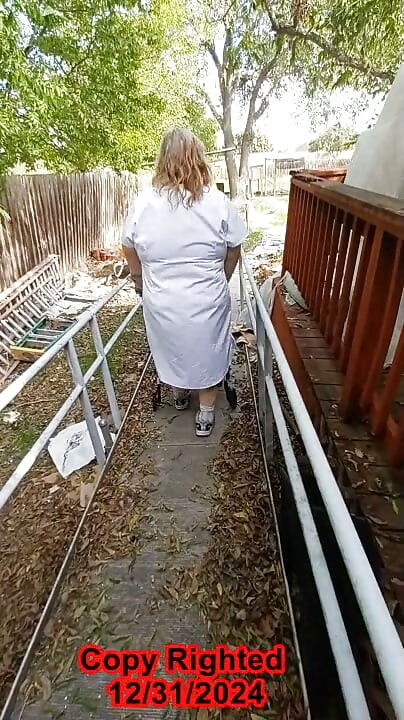Asistenta săracă Vicki începutul sau partea 1