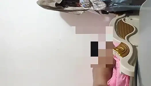 Raw twerking of a hot girl in bed - She is FIRE