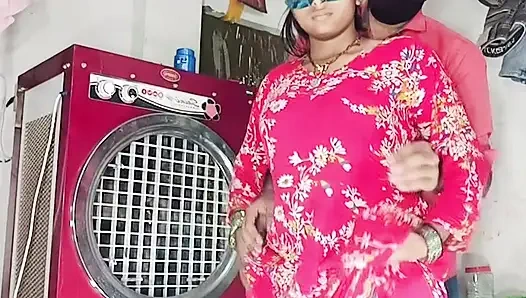 Göt amcık sikiyor yarak emiyor göğüslerini emiyor memeden süt emiyor ve domaltarak yarağa oturuyor ve doğrudan Hintçe seste yatıyor