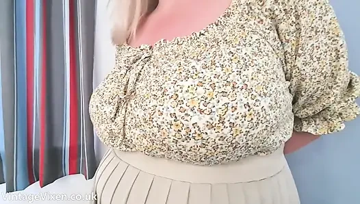 Sexy jane neckt in bh und strumpfhosen