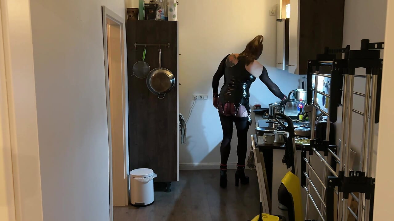 Fetisch Lofts säubersession mit TV-sklaven teil 1-3