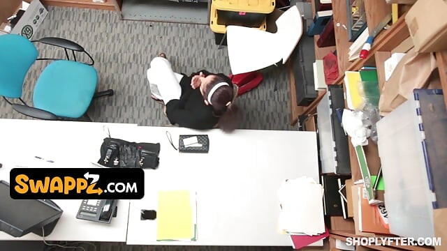 Shoplifting Stepdaughter Peyton Robbie And Her Mom Sheena Work Out A Deal With The Officer