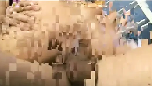Cewek sange ini lagi asik nyepong dan nyepong kontol besar sebelum dientot habis-habisan