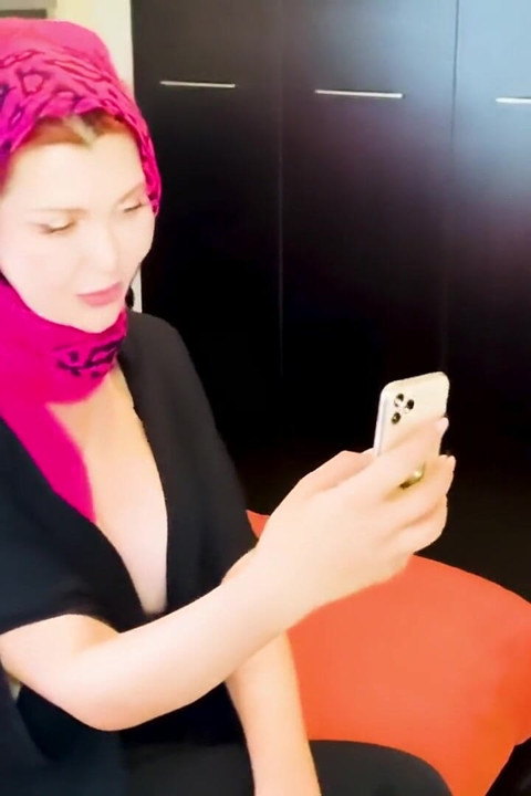 Arap kız üvey erkek kardeşiyle