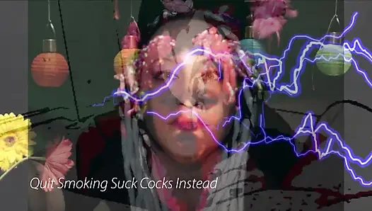 Sigarayı bırak onun yerine yarak emiyor