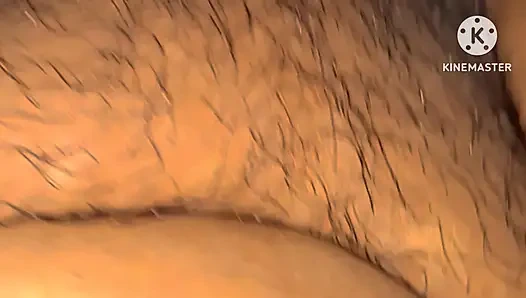 YENGENIN SULU VE KıLLı AMCıK DUDAKLARı EMIYOR VE YALıYOR