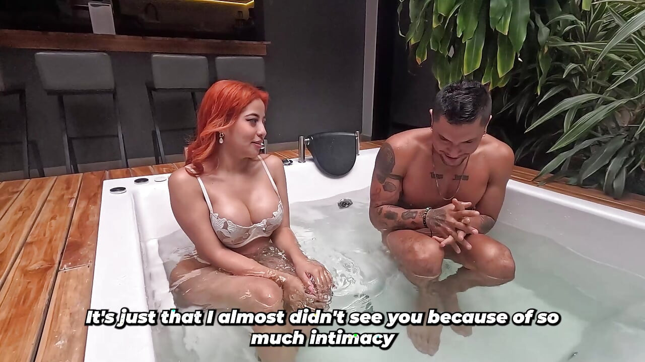 Muskulöser typ trifft eine rothaarige fremde im hotel und kann dem drang nicht widerstehen, sie zu ficken