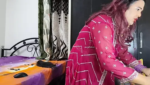 Orta Yaşlı Seksi Kadın Erkek Avcısı Kadın Istek Üzerine Hayran Videosu Için Vahşi Modunda