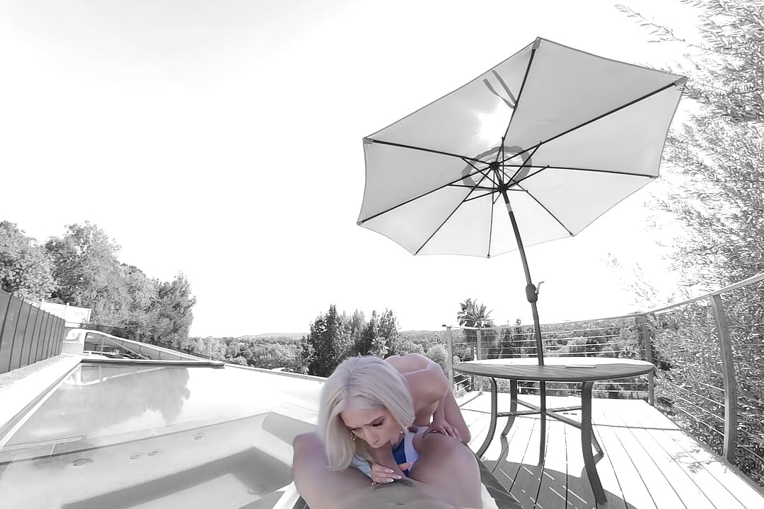 PassThroughVR Kiara Cole încearcă să facă tot ce-i stă în putere pentru a te înnebuni și nebunește de excitat