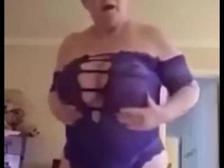 La sexy nonna vuole essere scopata