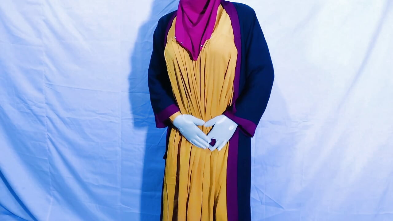 O femeie indiană foarte frumoasă care poartă hijab petrece noaptea cu un bărbat care nu este soțul ei.