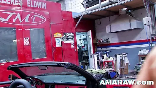 Melodi star remaja pirang toket kecil bersetubuh anal di mekanik mobil
