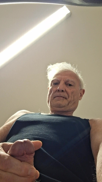 ArcimboldoCarlo dedicates his cock to Heidi and Johanna, his cumsluts