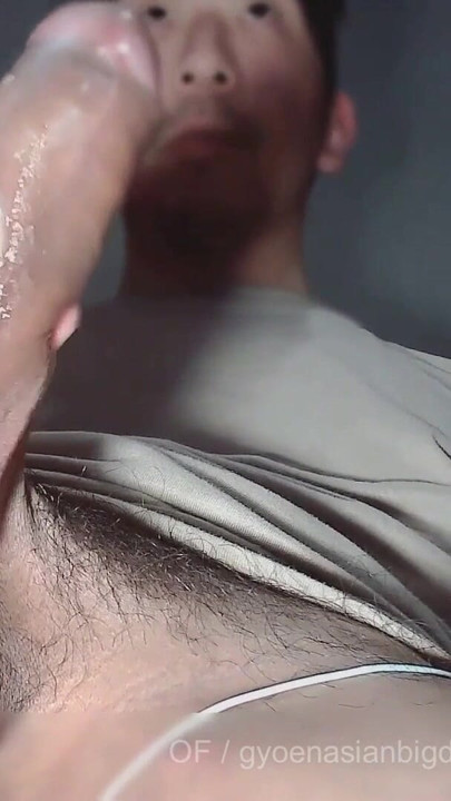 Asian shows his face for the first time and takes out his huge cock and ends up ending up like a volcano. | Clip 1