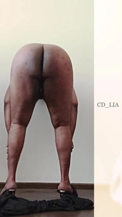 Crossdressing Queen CD LIA Twerk