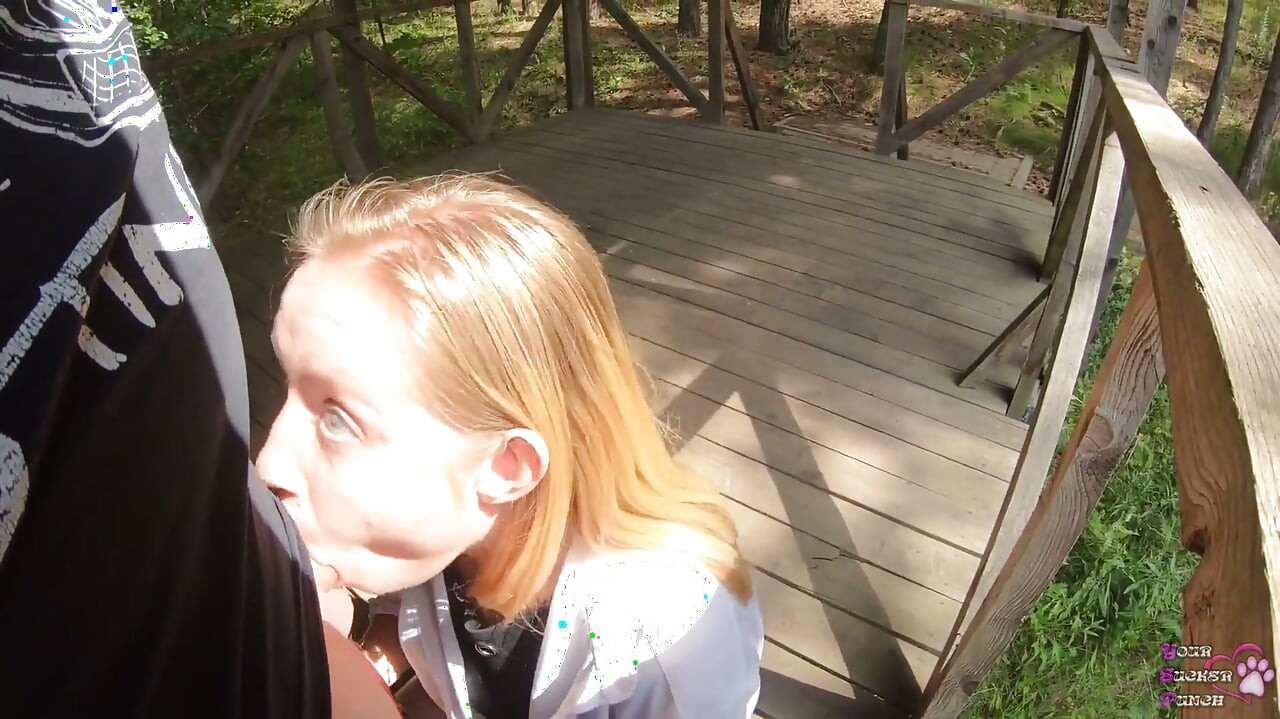 Couple Was Caught by a Passer-by and Asked Her to Film Their Outdoor Oral Sex