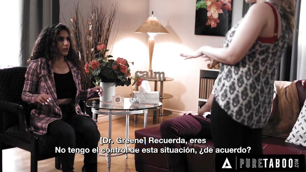 PURE TABOO Tanácsadó Codi Vore elcsábít egy puhány pasit a kontrolláló felesége előtt - SPANYOL FELIRAT