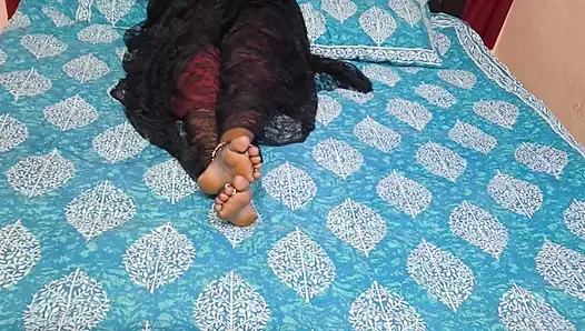 Hintli Üvey Anne Seks Zevki Için Oğlanı Baştan Çıkarıyor