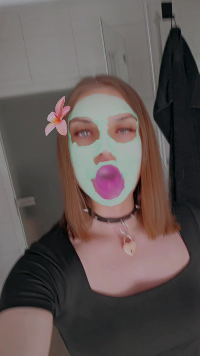 Long down my throat while tiktok dancing !